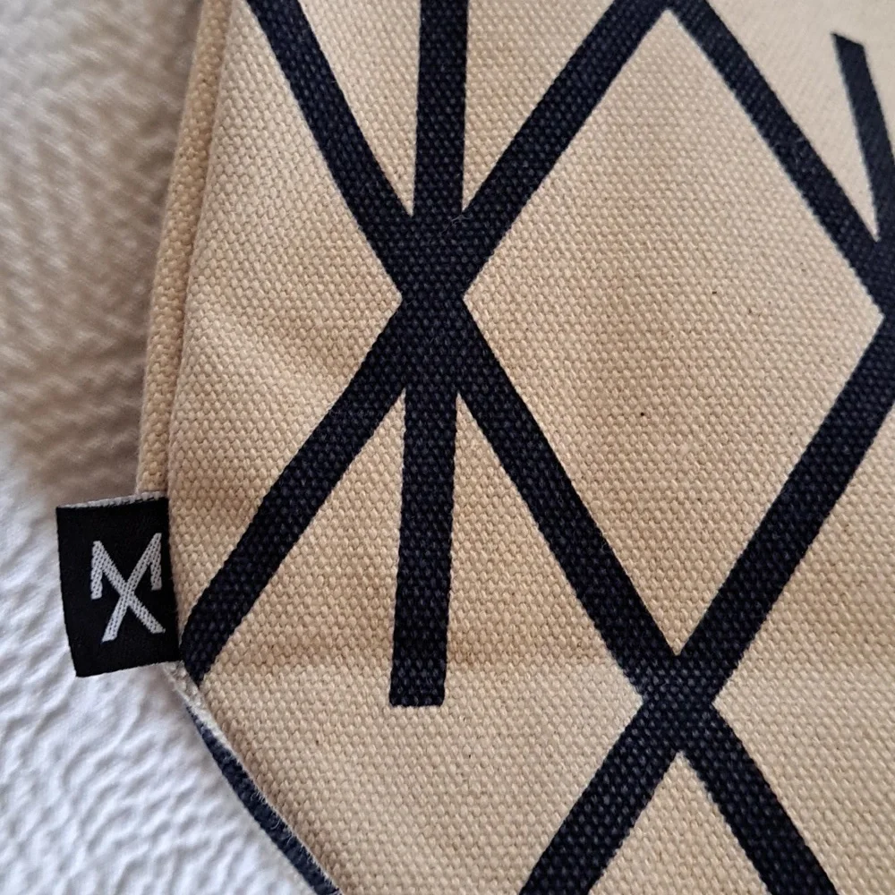 NWOT Margaux New York Natural Canvas Twill Tote Bag‎ Navy Print 17